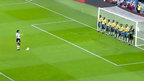 凯莉足球梦之旅：曼城至阿森纳女足，挑战焦虑与脱发，勇攀高峰的坚持与力量